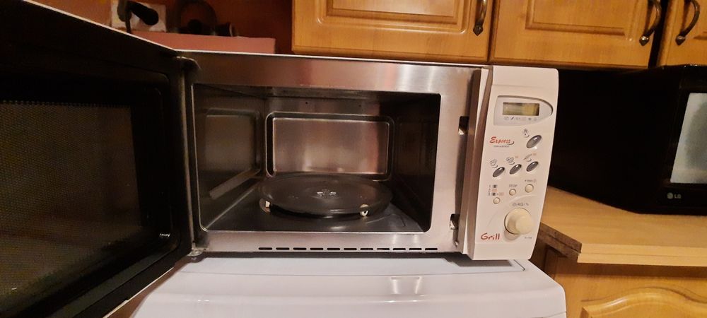kuchenka mikrofalowa sharp