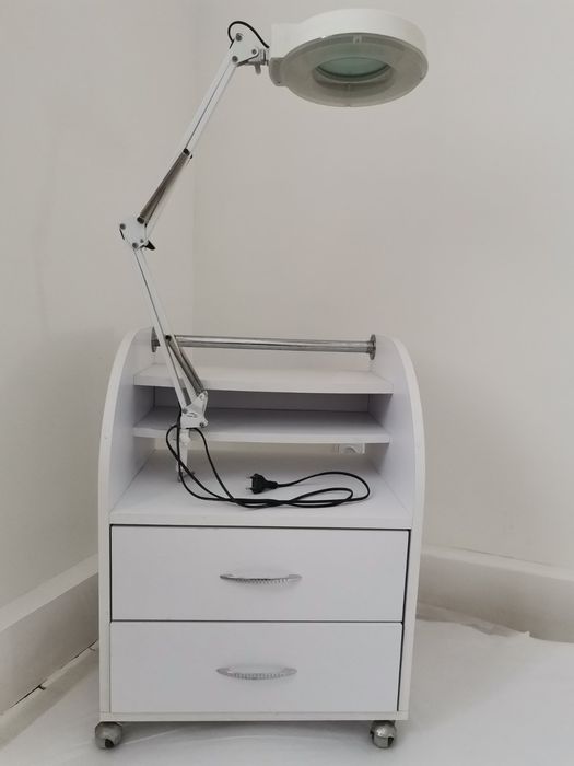 Лампа лупа з тумбою