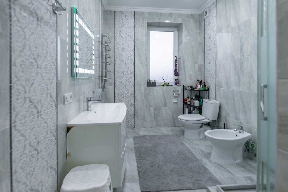 Особняк 280,0 м кв. сучасний ремонт, меблі, техніка, 0,18га.