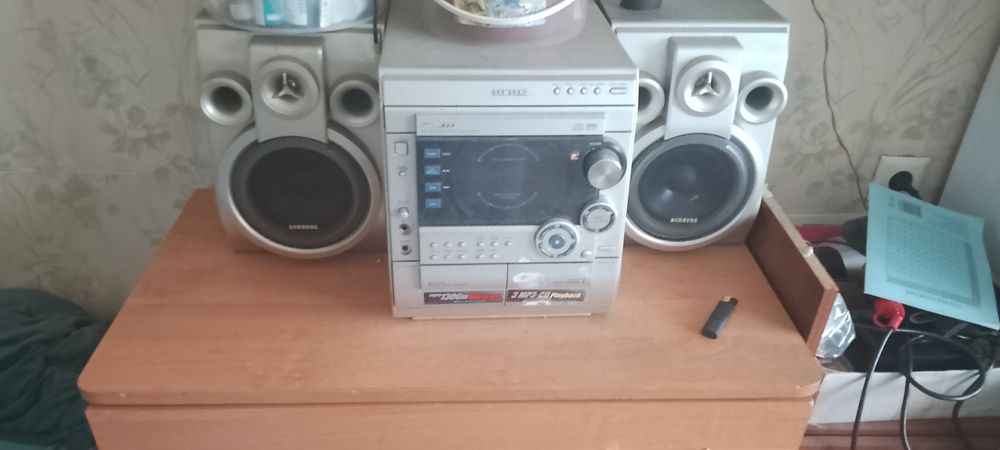 Музыкальный центр