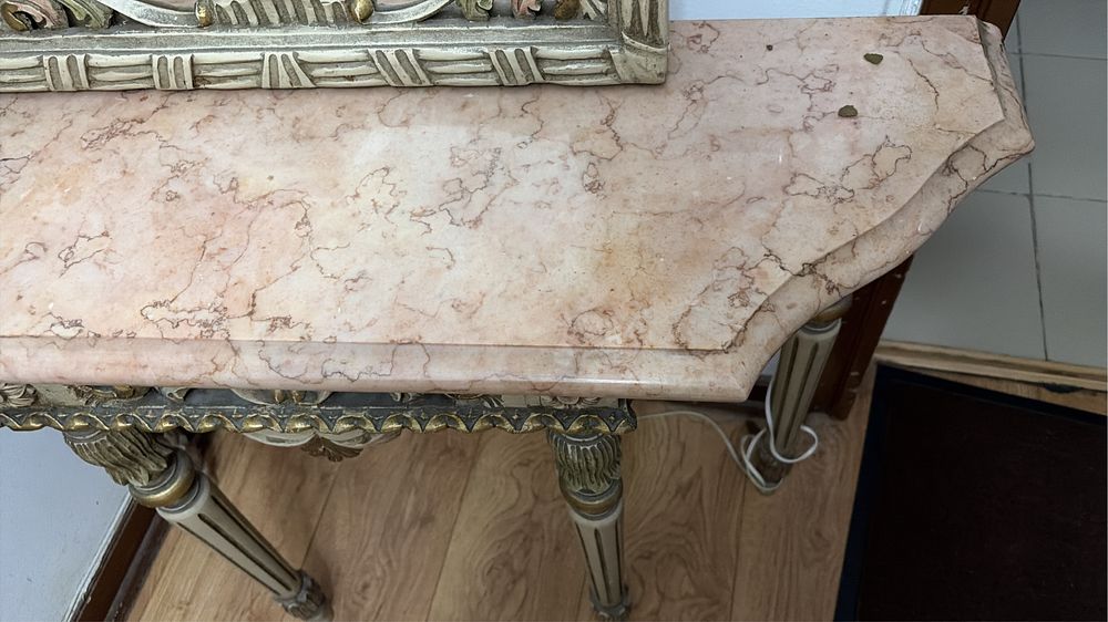 Mesa de apoio com detalhes