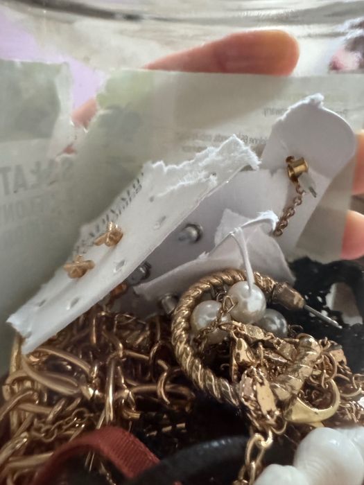 Mystery box ze sztuczną biżuterią