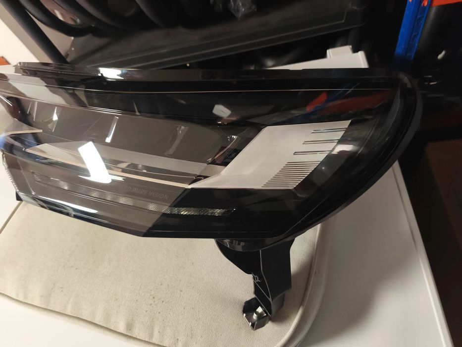Farol esquerdo full Led Renault Captur novo