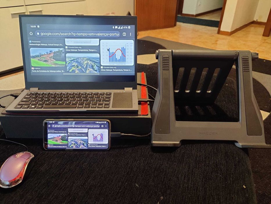 Monitor com teclado para telemóvel .