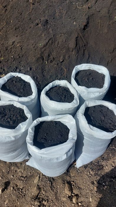 Торф чорнозем у мішках пісок суміш піщаногравійна відсів самоскид