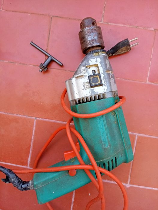 Berbequim elétrico 	Black and Decker 220v	- a funcionar muito bem