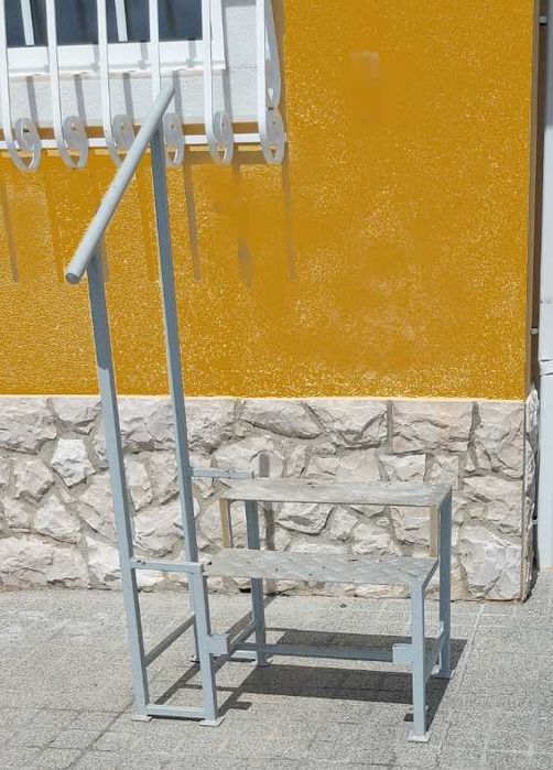 Degraus para fácil acesso a Caravana . Com corrimão e Modular.
