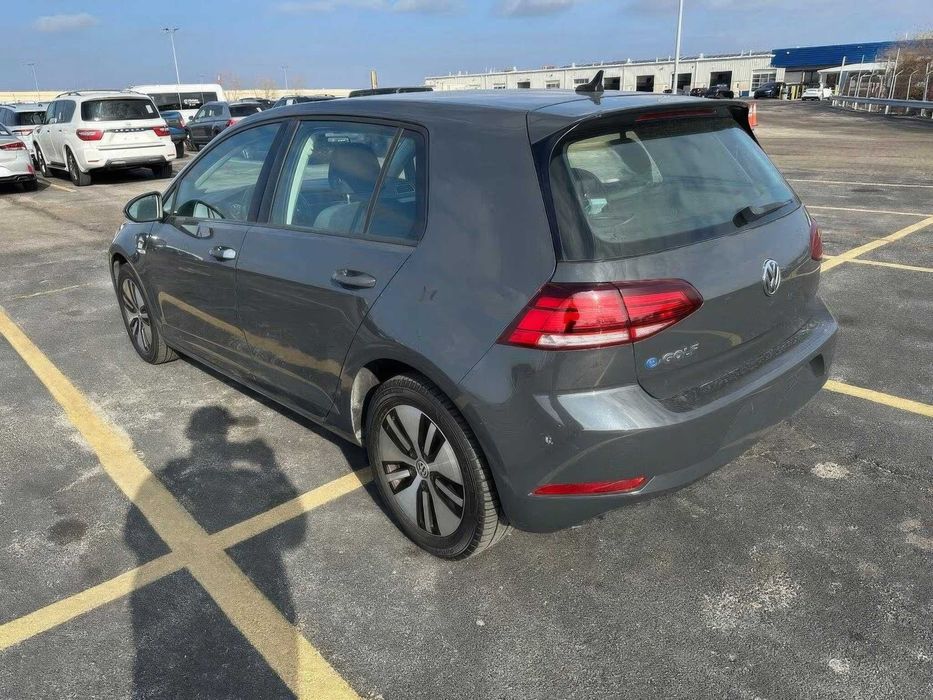 Volkswagen Golf e-Golf      2020