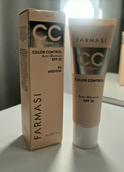 CC Podkład Color Control Farmasi Pielęgnujący Skórę