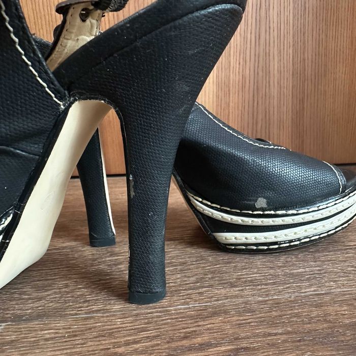 Туфлі на підборах та платформі