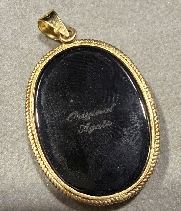 Medalha "camafeu" em ouro 19k