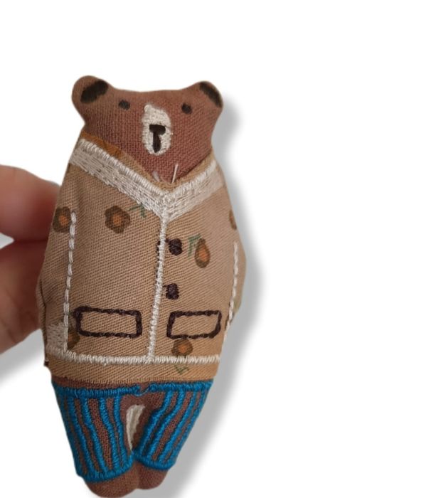 Urocza broszka handmade miś