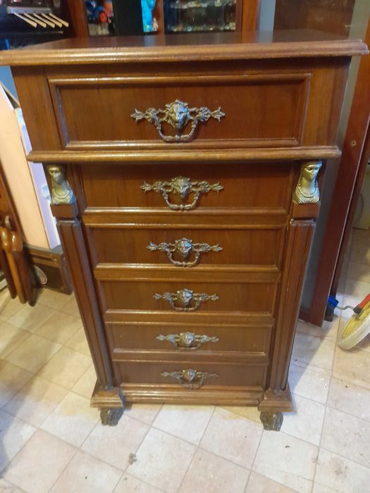 Movel Camiseiro com pés de  leão