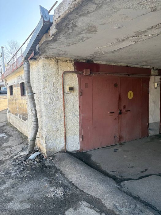 Продам капитальный гараж с ямой и погребом ,Инсдустриальный