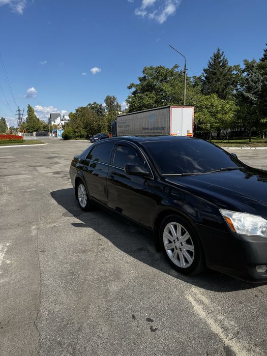 Автомобіль Toyota Avalon