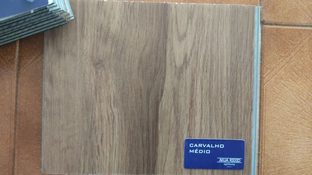 Pavimento Flutuante Vinílico (SPC)