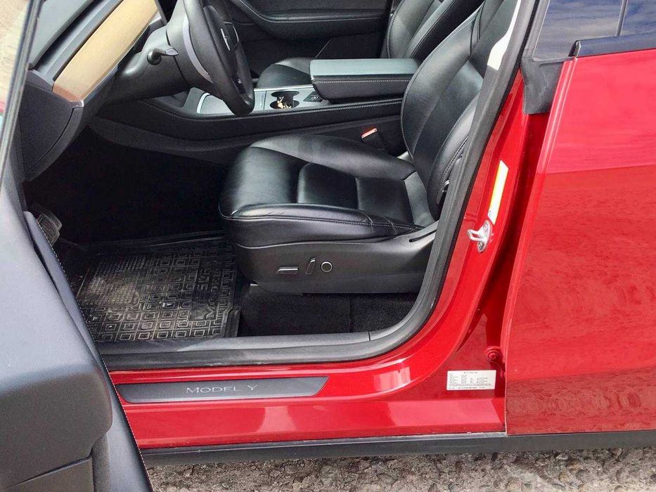 Продається Tesla Model Y