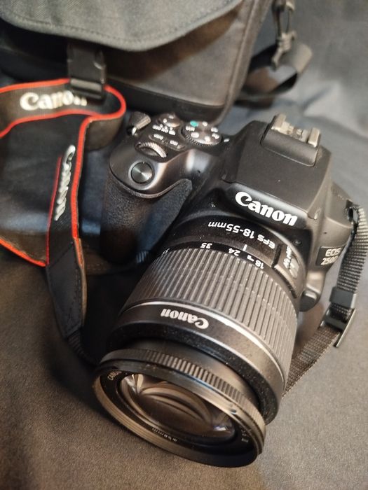 Máquina Fotográfica CANON EOS 250D +EF-S 18-55  COMO NOVA em Garantia