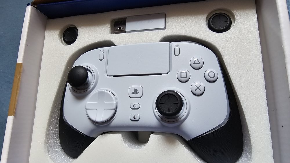 Razer Wolverine v2 PS5