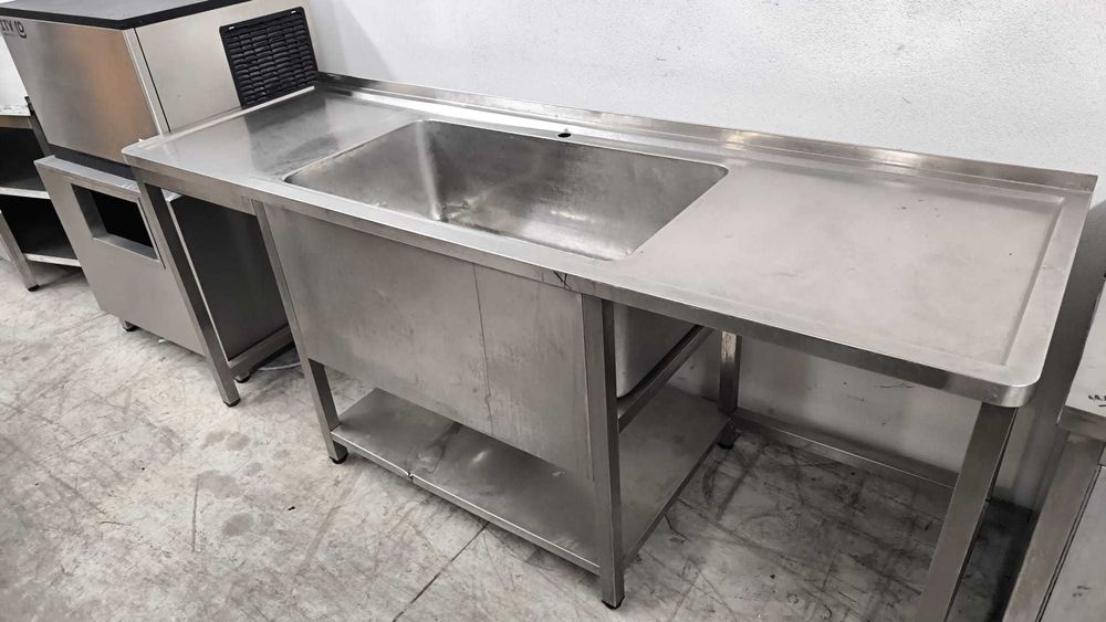 Movel em inox com pio grande