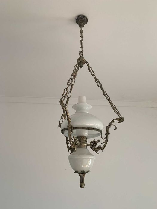 Candeeiro de Teto Suspenso Vintage em Bronze Trabalhado e Vidro Opala