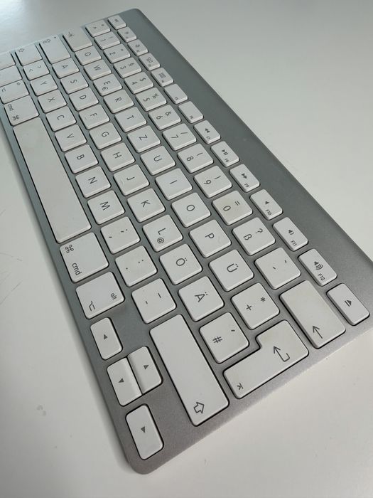 klawiatura apple na baterie.