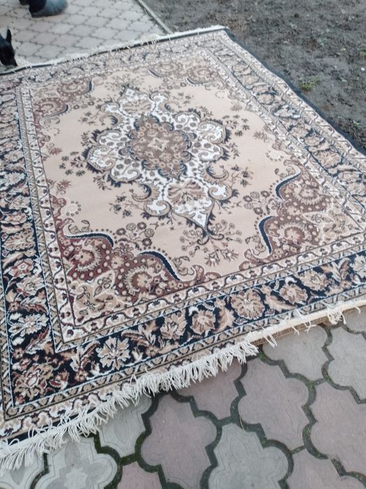 Продам килим 1000гр.