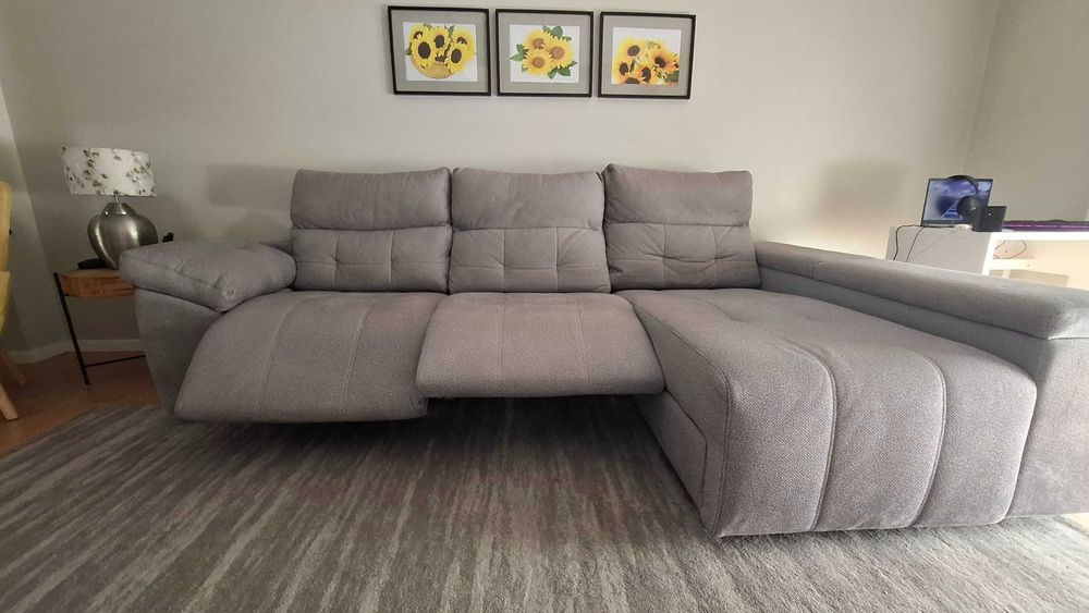 Sofá com chaise long cinzento