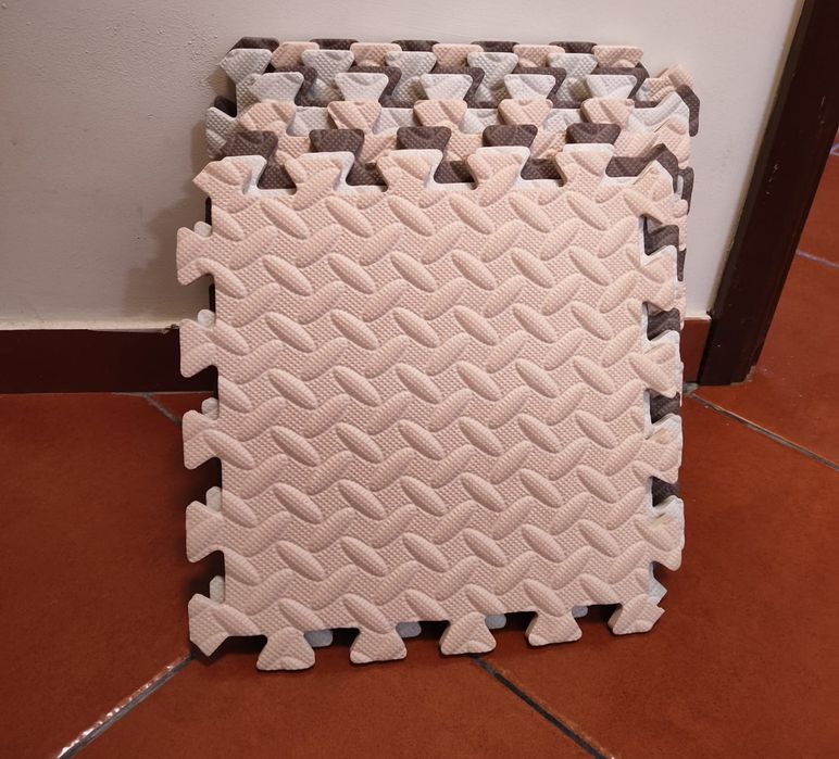 Tapete de brincar de criança em bom estado