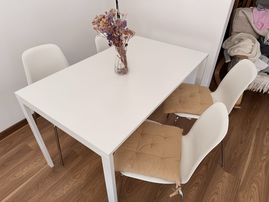 Mesa com cadeiras