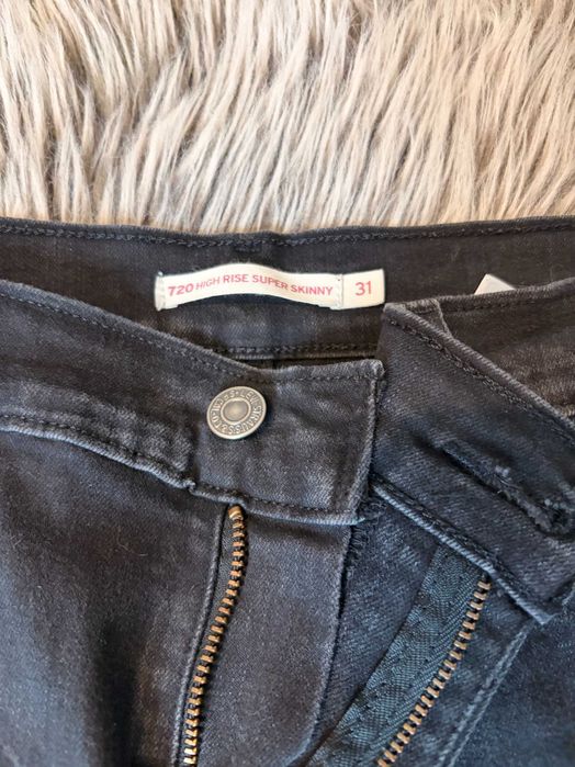 Jeansy Levi's 720 High Rise Super Skinny W31 czarne przetarcia dziury