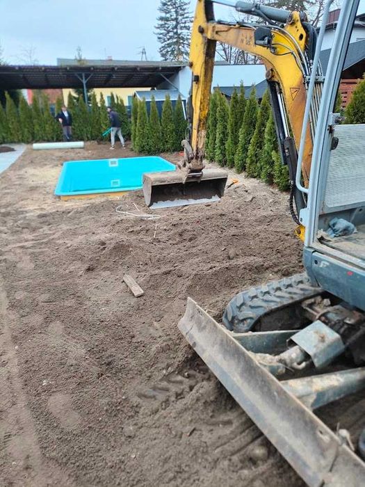 Prace ziemne  - mini koparka - ładowarka Avant 635 - glebogryzarka