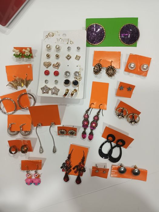 3€ a unidade brincos novos ,entrego em rio tinto ou envio ctt