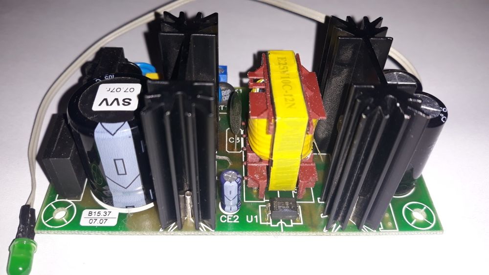 Блок питания,бесперебойник мощный 12 вольт.