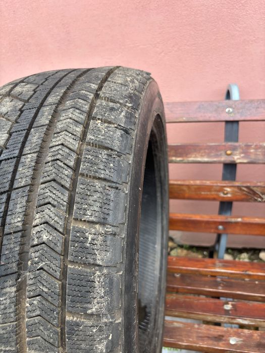 Резина зима Bridgestone 245 45 R17