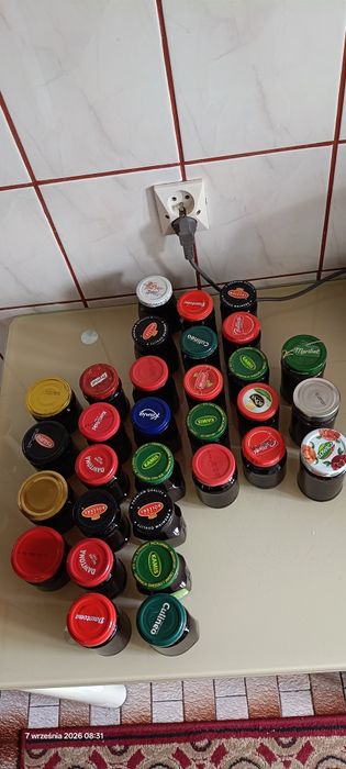 słoiczki z dżemem jagodowym