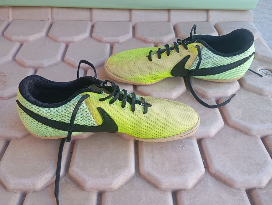 Tênis Futsal Nike 43