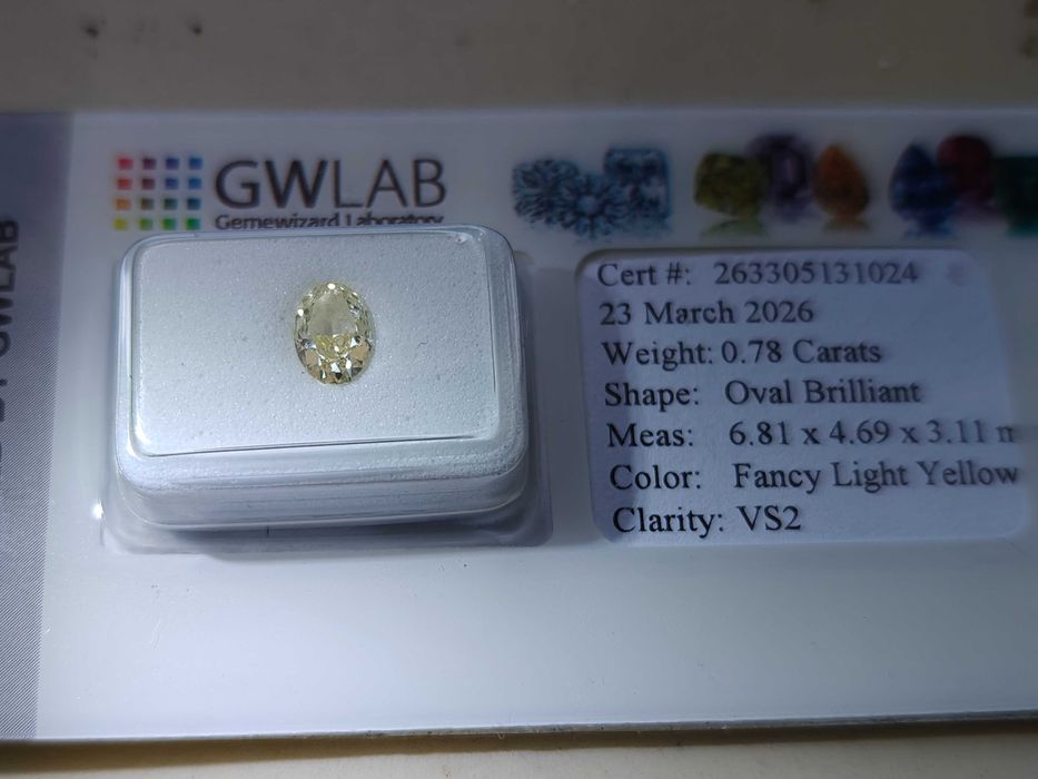 Naturalny diament 0.78 Ct Fancy Light Yellow VS2- certyfikat