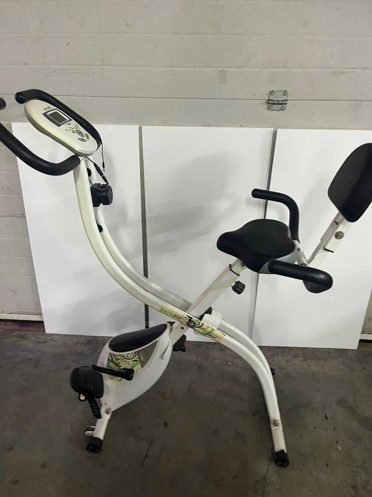 Bicicleta Estática Dobrável BACKFIT YF91H (Com Encosto)