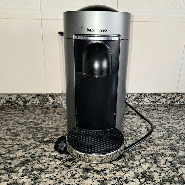 Máquina café Nespresso Vertuo Plus Deluxe