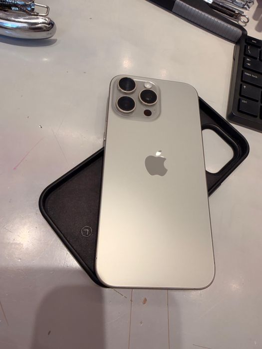 Vendo iPhone 16 Pro Max em perfeito