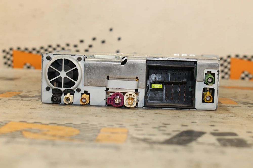 Rádio / auto-rádio BMW 1 (F20)