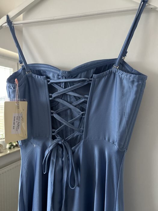 Sprzedam długa gorsetowa sukienkę