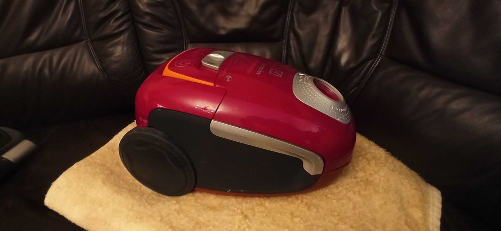Electrolux Ultrasilencer ZUS 3922 kpl 1800W!