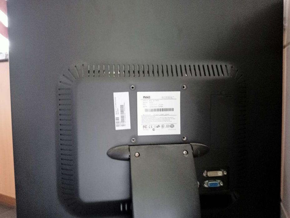 Torre PC e monitor MAG