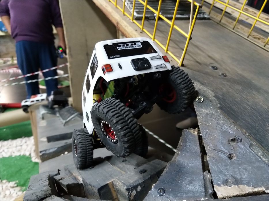 Axial SCX 24 com upgrades