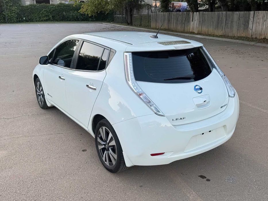 Nissan LEAF SL      2017