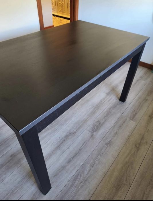 Mesa de cozinha em madeira