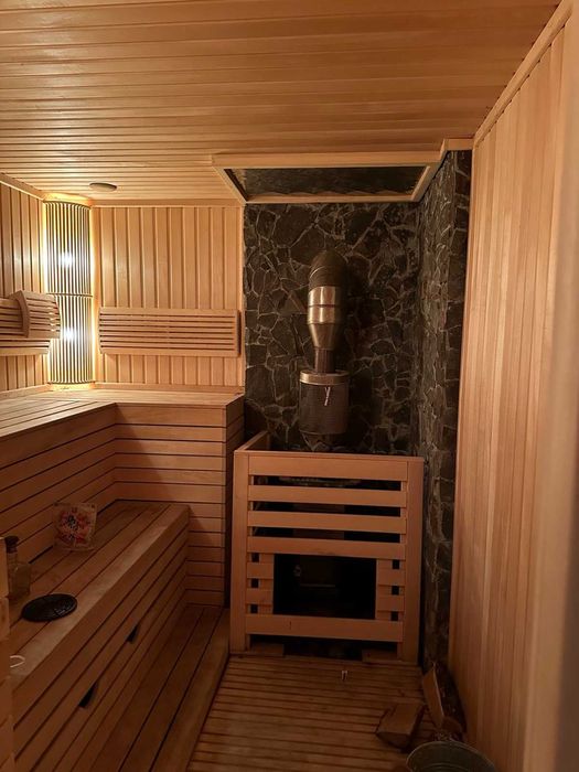 Київ. Осокорки. Баня, більярд. До 10 осіб.