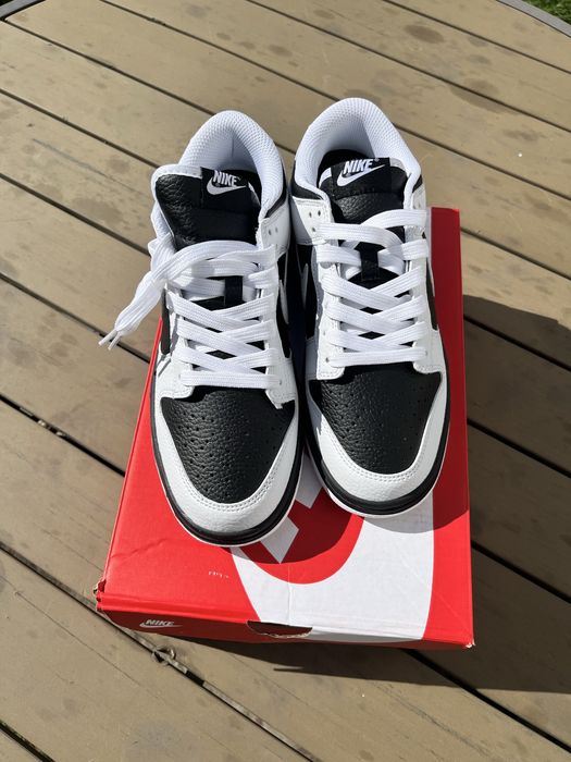 Nike Dunk Low.
